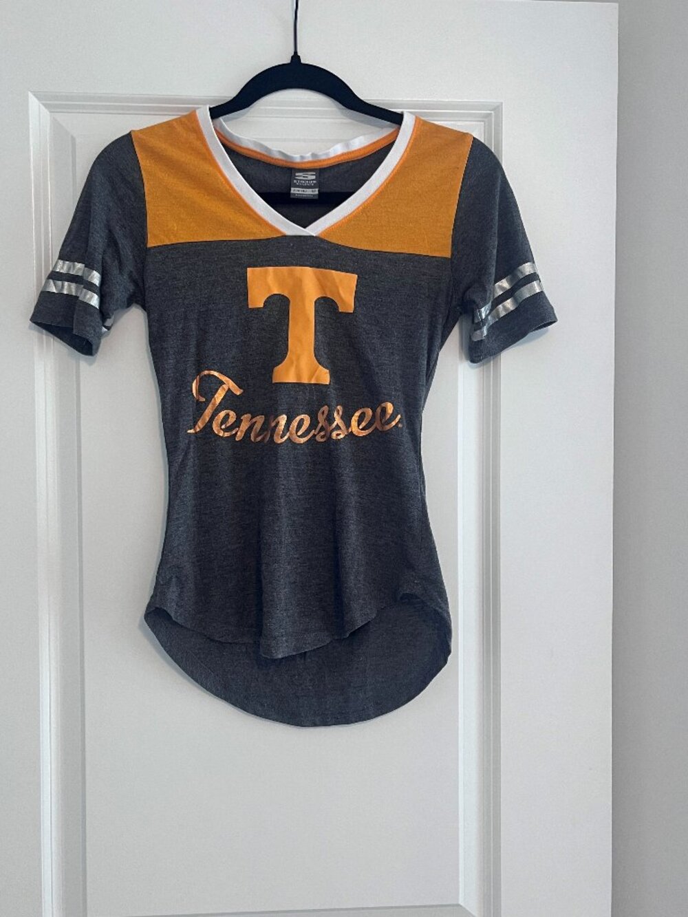 Tennessee Volunteers Junior’s V-Neck Tee – Size XS